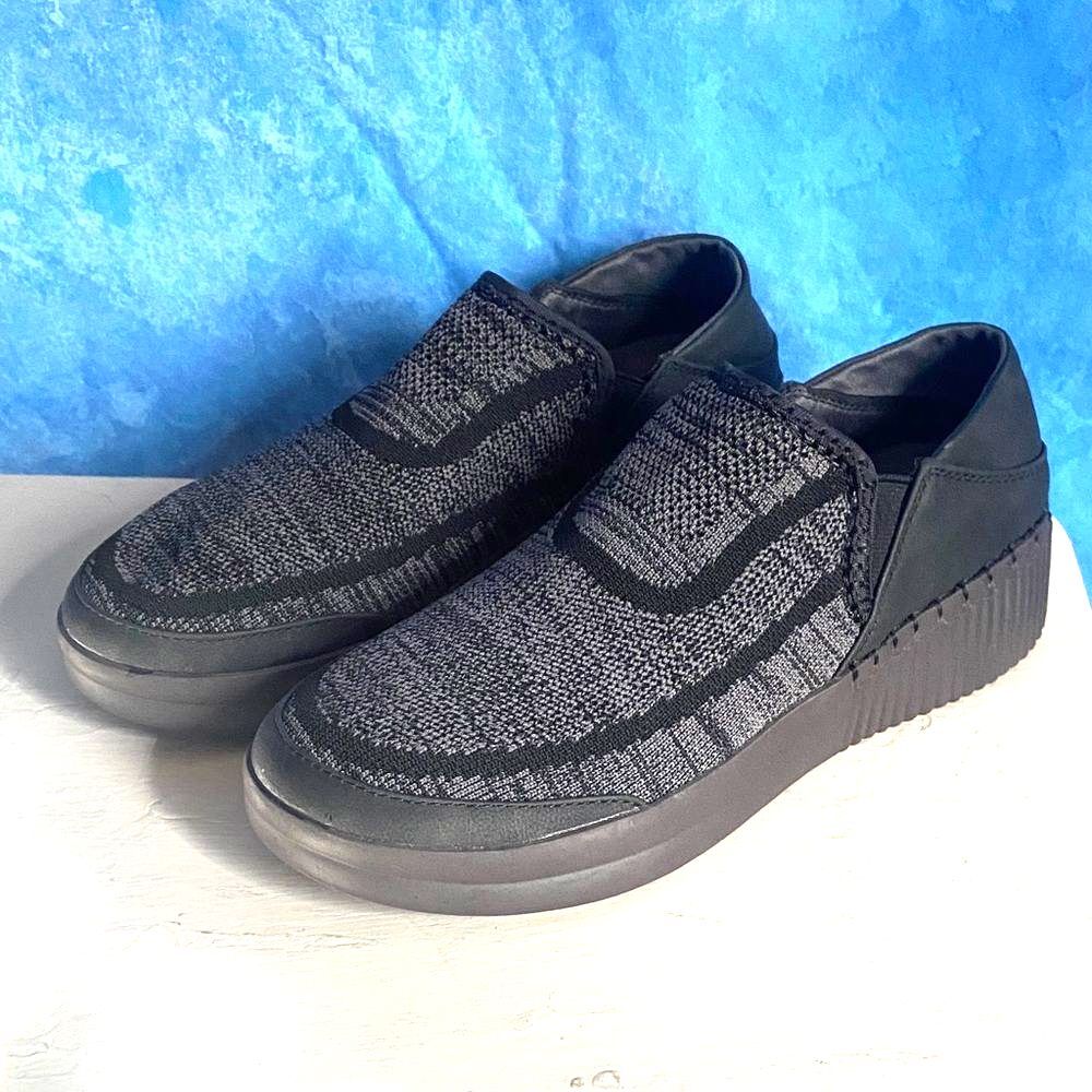 Men's Black Slip-On knit sneakers, sz 7H, SL3-138s011